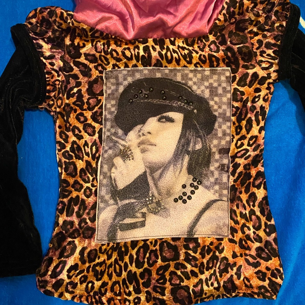 Smoking  🔥 Hot Stylish velour Cheetah Print 👚